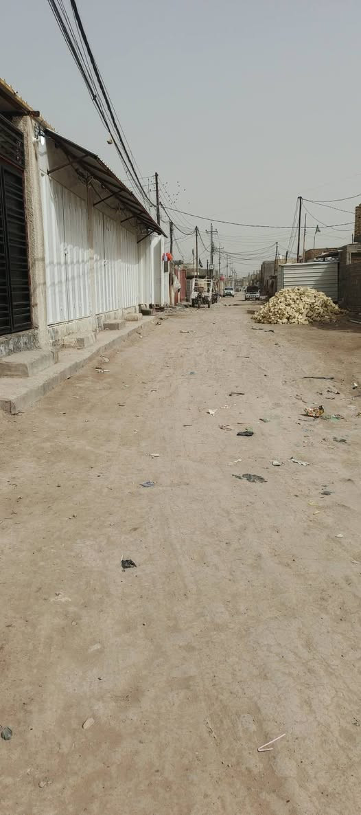 السلام عليكم
بتلو المساحه 250 
3غرف 
وصاله 
واستقبال 
وحمامات داخليه وخارجيه 
الموقع: 
نهاية شارع صنعاء بلزراعي 
قرب ال جوده 
السعر 21وبي مجال 
رقم الهاتف: 
***********
