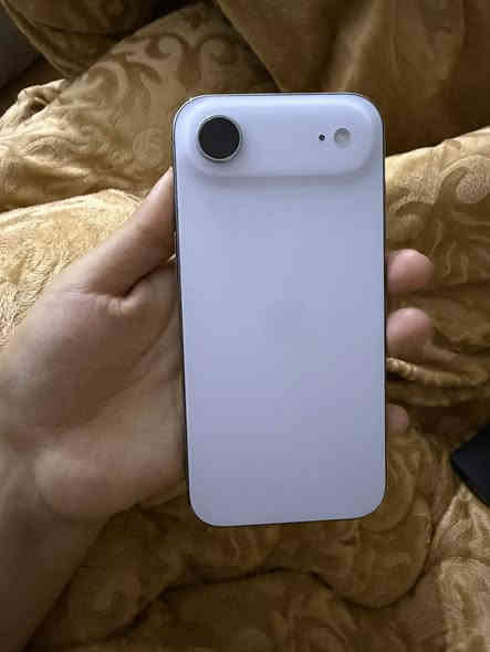 ايفون 17 air /مستعمل بحالة ممتازة استخدام 20 يوم فقط شاحن وكارتون موجود سعر مناسب تواصل. ذاكرة 256 ***********واتساب
