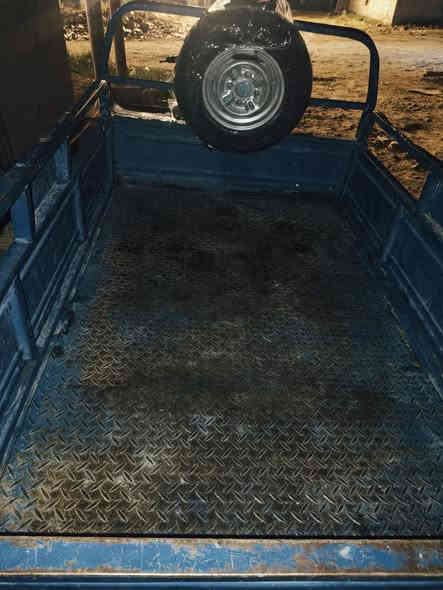 السلام عليكم
ستوته للبيع
مديل ٢٠١٣
رقم أبيض وسنويه
أبو الوكاله عامه بل فجر 
شغل وطلع جاهزه 
بيها لحيم يم المساند مال الركبه
السعر ٩٠٠وبيها مجال
رقم الهاتف ***********
