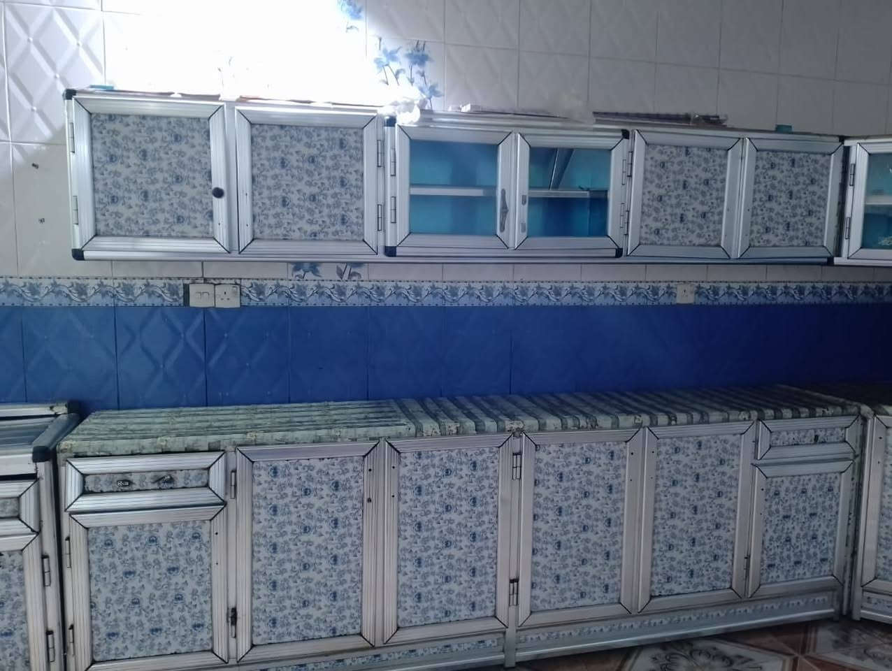 كاونتر مع سنك للبيع مكاني ابو غريب حميد شعبان *********** رقمي بي واتساب #السعر 500 وبي مجال بسيط
