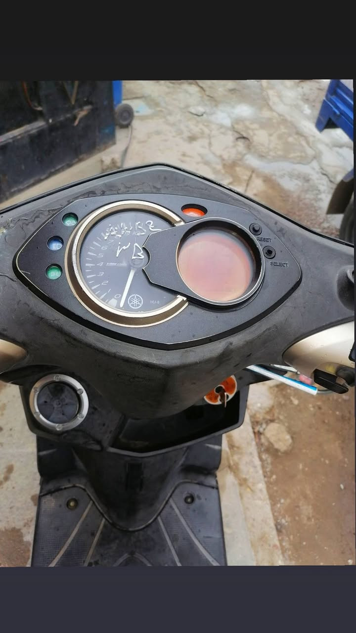 سكنس فحل نوزل  خطين للايت زنون
أوراق كاملة دبل ستان +دبل بريك 
دراجة نضيفة وجاهزة سلف +نهدر +كهربيات +كلهة شغالة
السعر 600 ماكو هيج سعر مستعجل على بيع

بغداد الشرطة الرابعة *********** بي واتساب
