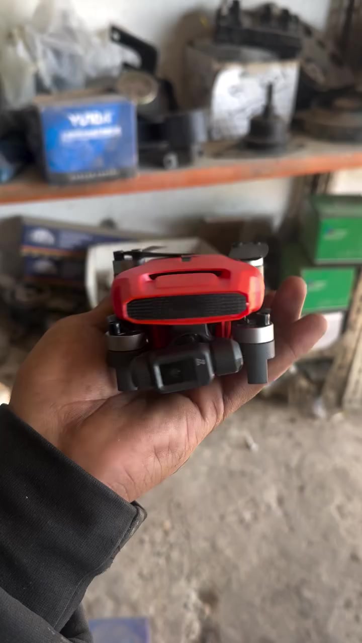 طيارة شاومي للبيع البارحة فتحتة من الكارتونة وكعت والتحكم ليصعد الكامرة وينزل وكف ابيع ؏ وضعها بطارية تمشيك 30 دقيقة
المدة مالتها 9 كيلو 
السعر قفل 150 الف 
***********
