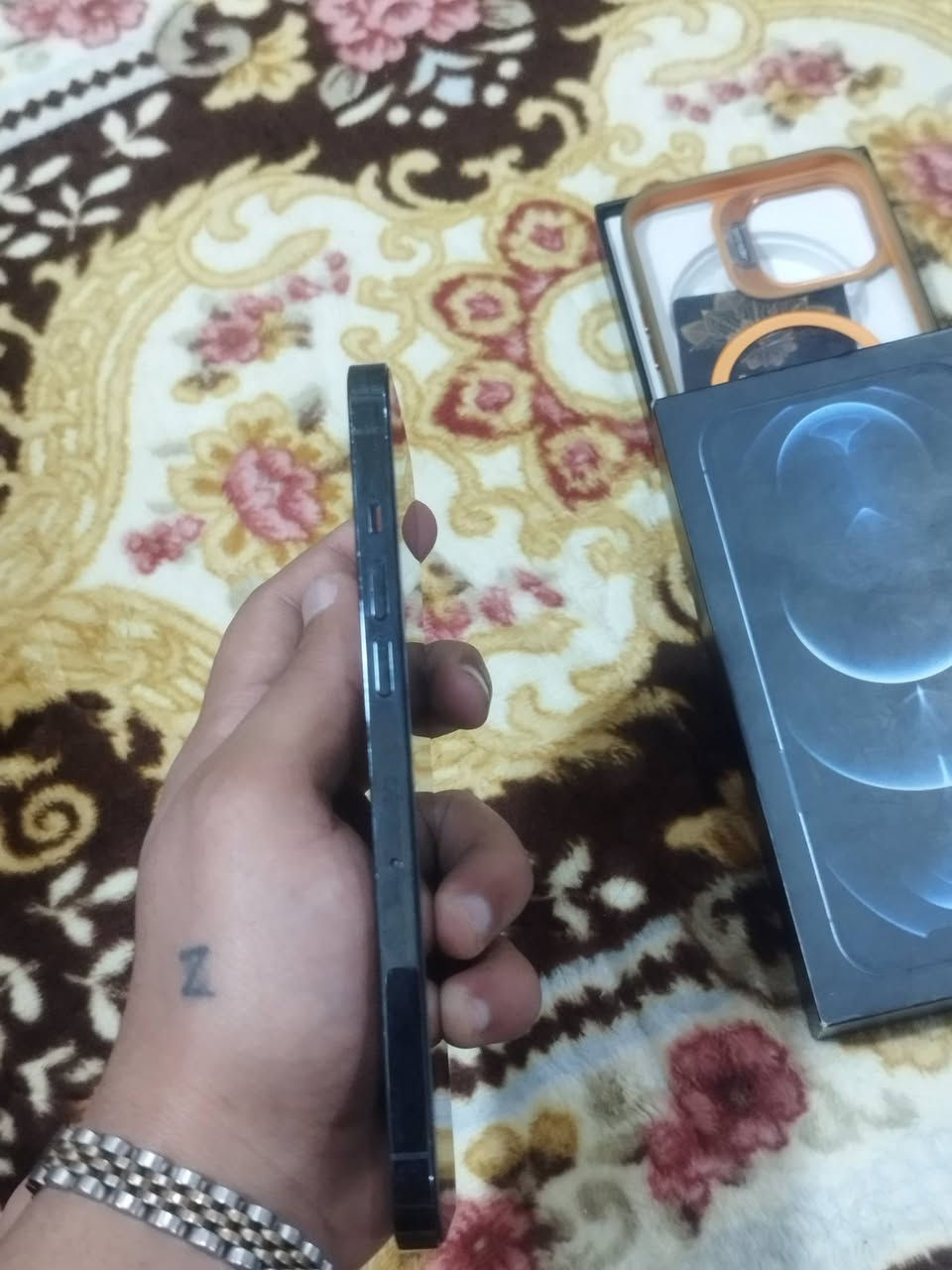 12 برو ماكس ذاكره 256 ومبدل شاشه فقط وكاله جهاز نظافه 100% السعر خاص مكاني نجف***********
