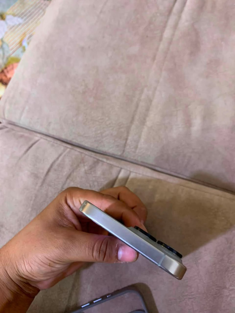 سلام عليكم ايفون 15 برو ماكس ذاكره 256 بطاريه 100 مبدله مال جهاز ثاني يعني مو تجاريه مال جهاز ثاني صرف شحن انسى وبي هاي الفطور شاصي نضيف كله شغال جهاز بلاد  عنوان البياع الشرطه خامسه سعرها 800 وبي مجال رقمي ***********
