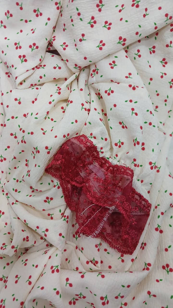 ​✨ عباءة صلاة ✨
🔴 الدرزن يحتوي على 12 لوناً مشكلاً بدون تكرار

​خامة مميزة، تصميم مريح، وستر كامل

🔸 ​القماش: كريشە أصلي درجة أولى
لا يتغير لونه ولا يتأثر بالغسل

🔸 ​التصميم 📐: ضممت ب 3.5 متر قماش
لتوفیر راحة تامة + طول 180سم

🔸 ​الستر: تصميم (خلفي أطول) لتغطية القدمين بالكامل

🔸​ الرقبة: (لاستيك + حزام) تلبس بطريقتين

🔸 ​الخياطة: خياطة "دفن" احترافية ونظيفة جداً 🪡

💰 سعر الدرزن ــ 93 ــ الف فقـط 💰

🔴  الوان والنقشات مشکل في الدرزن
ولا يوجد اختيار محدد

​🚚 متوفر خدمة التوصيل
📥 للطلب، راسلونا عبر الخاص


**إذا كنت صاحب هذا الإعلان وتريد حذفه لأي سبب، رجاءا أرسل رسالة إلى الدعم الفني**