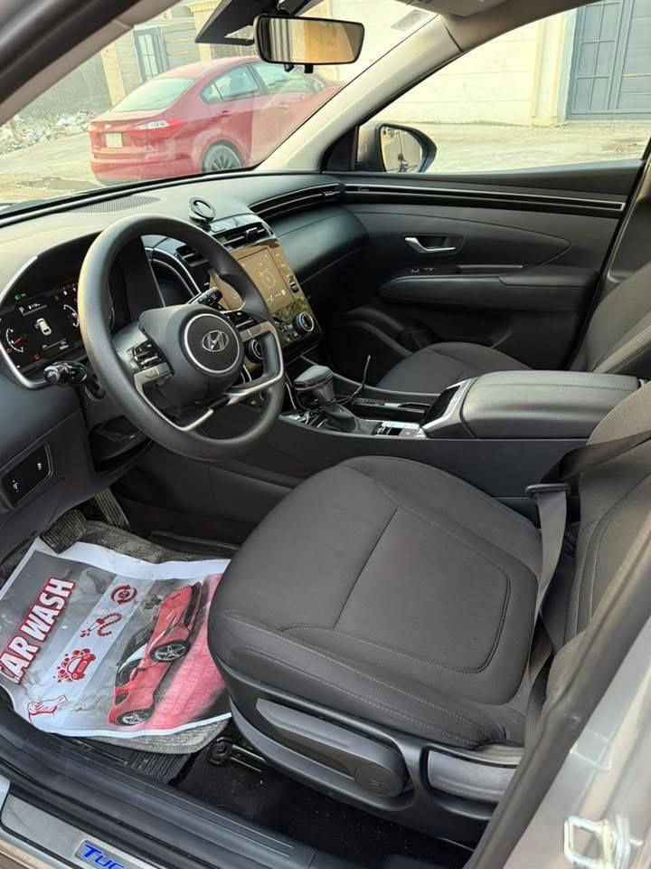 السلام عليكم للبيع توسان امريكي موديل 24رقم بغداد السياره بيه قطعه صبغ بدون تبديل وبيه بارد مؤشر بالسونار  ماشيه 9 الف ميل جديده كلش العنوان حله شارع 80 السعر 185قفل الشراي يتصل ***********
