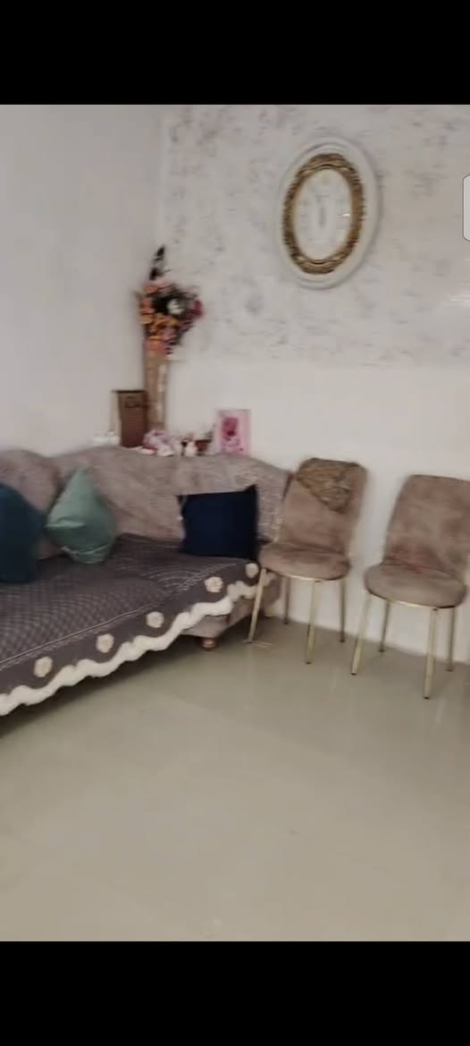 السلام عليكم بيت للبيع السعر 36وبي مجال
مساحه 125 واجه 7 جمعية الحدباء مدفوع قصد 
الموقع الاقتصادين جمعية الحدباء
مكون طابق ونص غرفتين نوم ومطبخ وستقبال
وهول الاستفسار واتساب ***********
