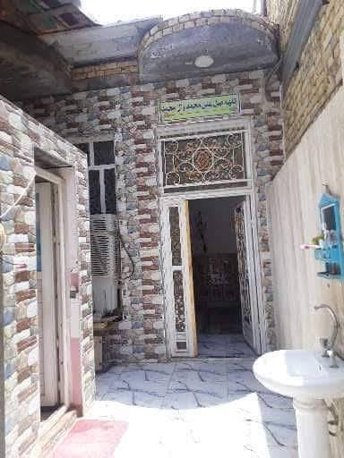 منزل للبيع خلفي ...مساحة 120 م /بناء حديث درجة اولى
يحتوي المنزل(غرفة عدد 2)   4×4م // استقبال 4×5 م //صحيات + مطبخ + حمام + منور)  دربونة المنزل 2×12 م 
المكان حي التظحية قرب مدرسة حبيب بن مظاهر (رض)
رقم الهاتف واتساب/ ***********
السعر / 90
