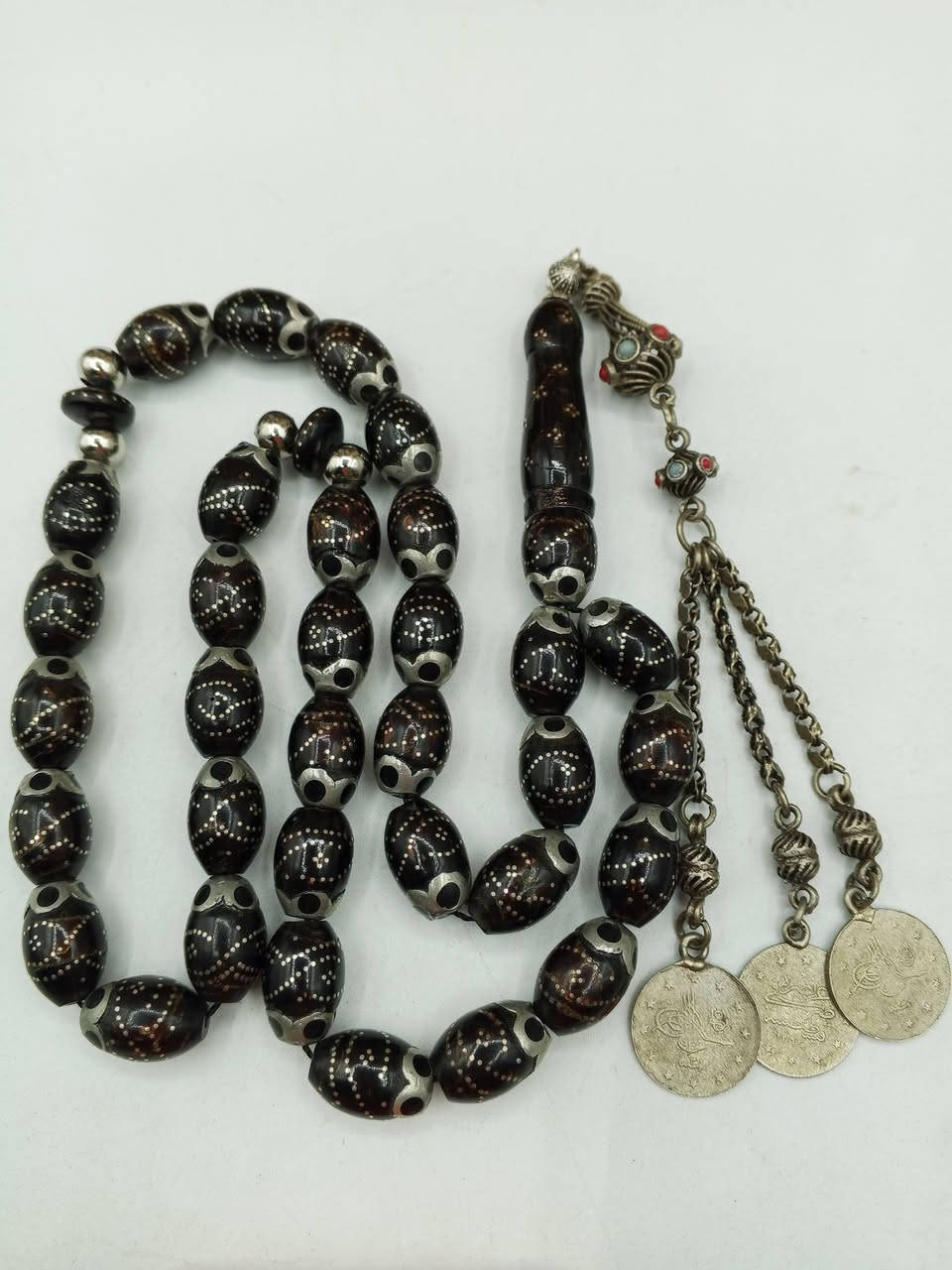 ..قطعة من يسر البحر الاحمر البلدي ..قطعة قديمة.

..دك فضة وطرابيش فضة..وكركوش فضة حلبي..925..شرط 

..كصة بيض حمام شاهد طويل شغل يدوي بالكامل.

..نظافة تامة فاير عالي قطعة جمال ودلال.

.. 33 خرزه..قياس الخرز ..16ب..12ملم .

..وزن القطعة كامل ..84..غرام.

..المهتم يتفضل خاص ويدلل..


**إذا كنت صاحب هذا الإعلان وتريد حذفه لأي سبب، رجاءا أرسل رسالة إلى الدعم الفني**