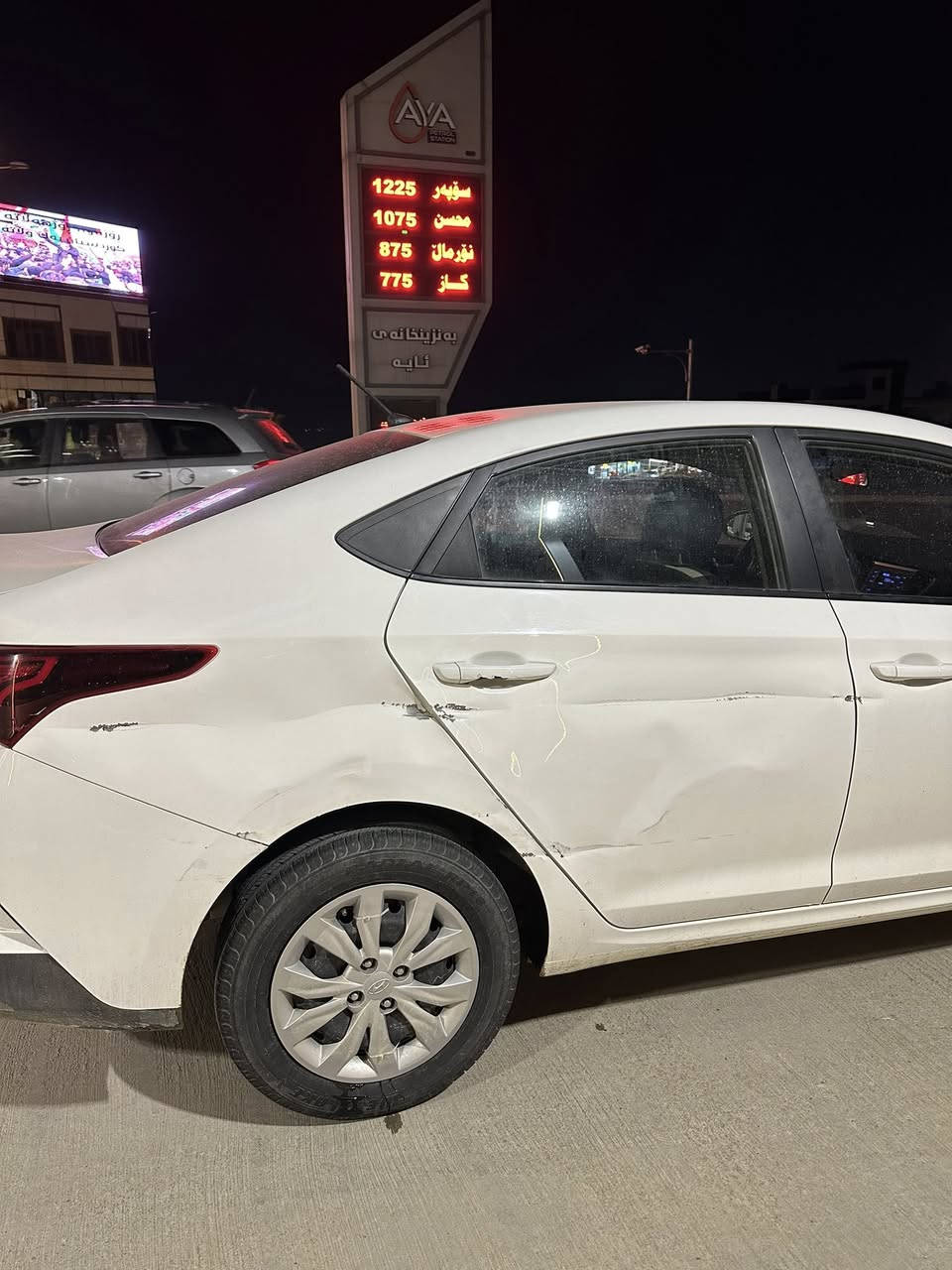 Hionda Acsent 2022
91000km ڕۆشتوە 
سەیارەکە زۆرجوانەو بێ عەیبە 
درگاو چەمەلەغی لای سایەقی بۆیاخە 
ئەو شوختەشی هەیە کەلە ڕەسمە کاندا دیارە 
چاک نەکراوەتەوە 
***********
***********
