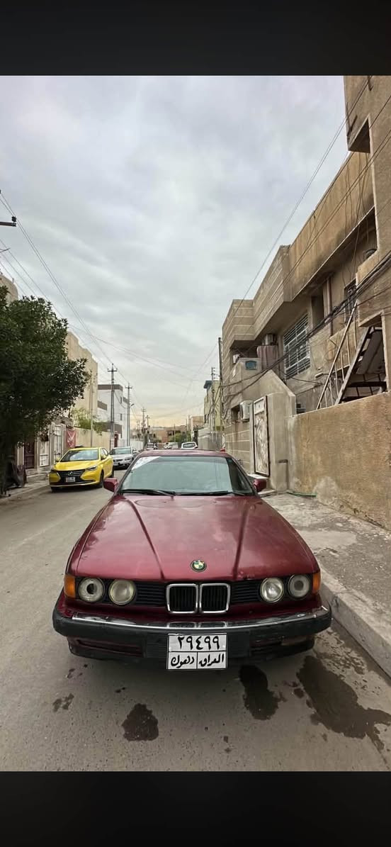 للبيع ٧٣٥ كير عادي رقم دهوك تحويل او وكاله من صاحبها سيارة مال تعمير مكينتها بيها صوت بكن خرطه سعرها ٢٥ وعليها غرامات ١٠ اوراق نازل من سعرها مكان سياره بغداد ***********
