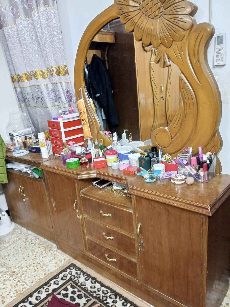 سلام عليكم
غرفه نوم عراقيه صاج داخل وخارج  كنتور ٥ باب نظافه ٩٠٪ 

السعر ٥٠٠الف وبيها مجال بيع مستعجل

*********** بغداد
