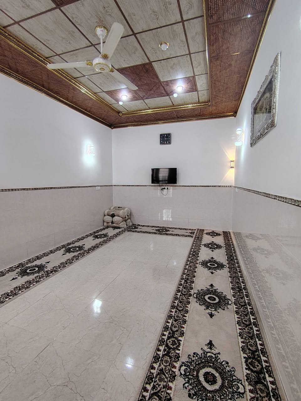 سلام عليكم
متوفر دار للبيع 
الموقع،  الوحدة بلقرب مدرسه شيخ اياد 
المساحه -190م 
يتكون الدار من غرف نوم عدد 2 مساحه 4×5
ستغبال 4×6 وهول 4×8
ومطبخ 5×4
الدار سيراميك فول وسقف ثانوي عام 
خدمات كهرباء وصب بلباب و يحتوي على بئر ماء من ضمن الدار. 
الســـــــــــــــعر ‘  55 وبيه مجال 
للتواصل 

***********
***********
