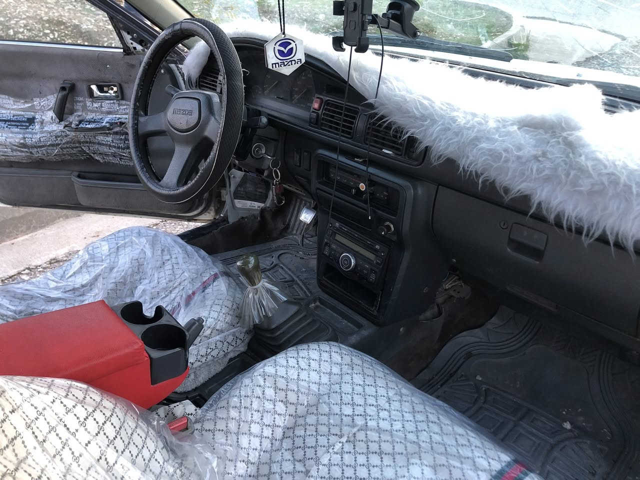 سلاو ئةم مازداية بو فروشتن هةشتو بةخة موديلي ٩١ سةنةوية بةشةرتي ئةوليات مةكينةيم تازة گوريوة بي عةيبة گيرو مةكينةي بةشةرت سعري 16گةلاو مةعامةلة ***********
