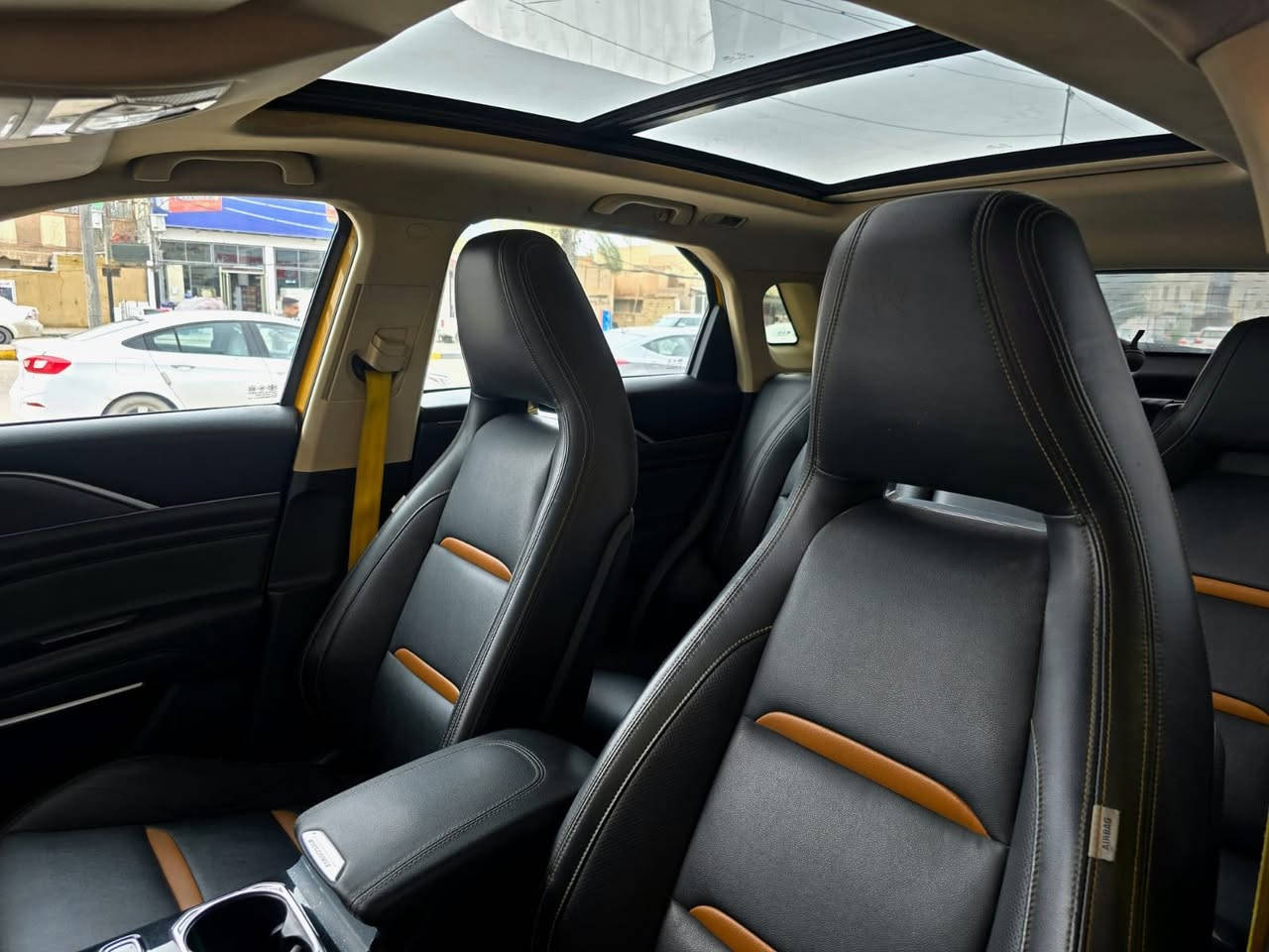 بيستون T77  موديل 2020 كلين جديده جدا.. شبابية بناتية.لون مميز..محرك تيربو.
الصناعة صيني. ناقل الحركة اوتوماتيك 7 سرعات. اقتصادية بالبانزين جدا 16 كيلو للتر الواحد
شاشات مزدوجة كبيرتان ( عدادات وترفيه).بانوراما. كامرة خلفيه رقم بغداد.  السعر 133 *********** مكاني نجف
