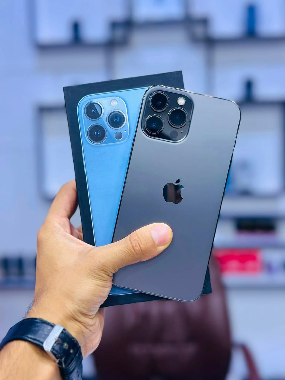 السلام عليكم متوفر:
♠️آيفون 13 Pro Max ذاكرة 256 بطارية 82 الجهاز مستبدل شاشة أصلية فقط✔️.

☑️***********☑️

☑️مركز سفن فون للهواتف النقالة☑️
