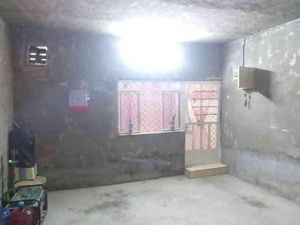 يالله سلام عليكم دار للبيع بغداد المدائن حي الشهداء حي الزلك الدار ركن مساحه ١٥٠ متر يتكون من غرفة نوم وصاله استقبال مطبخ صحيات داخلية خارجيه كراج سياره علماً السقف عكاده خدمات كامله تبليط كهرباء ماء السعر ٤٥ وبي مجال للاستفسار ***********
