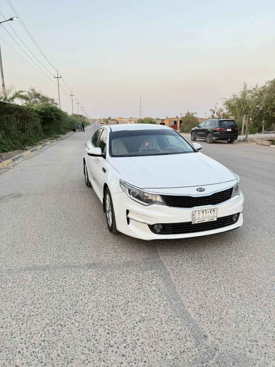 السلام عليكم 

كيا اوبتما مديل 17  خليجي مكينة 2000 دوش بأسمي سنوية لل 28  سياره كامله من كلشي تبريد وحداده وتخم تاير جديد كاملة سياره كفالة ماعده بارد على كد شبر وصار عندي شخط خفيف بالجاملغ الخلفي وصبغتها ماناقص سياره اي شي تجي وشوف بعينك مكاني القبلة 
سعر سياره 165 وبيها مجال للشراي فقط .
رقم:***********
