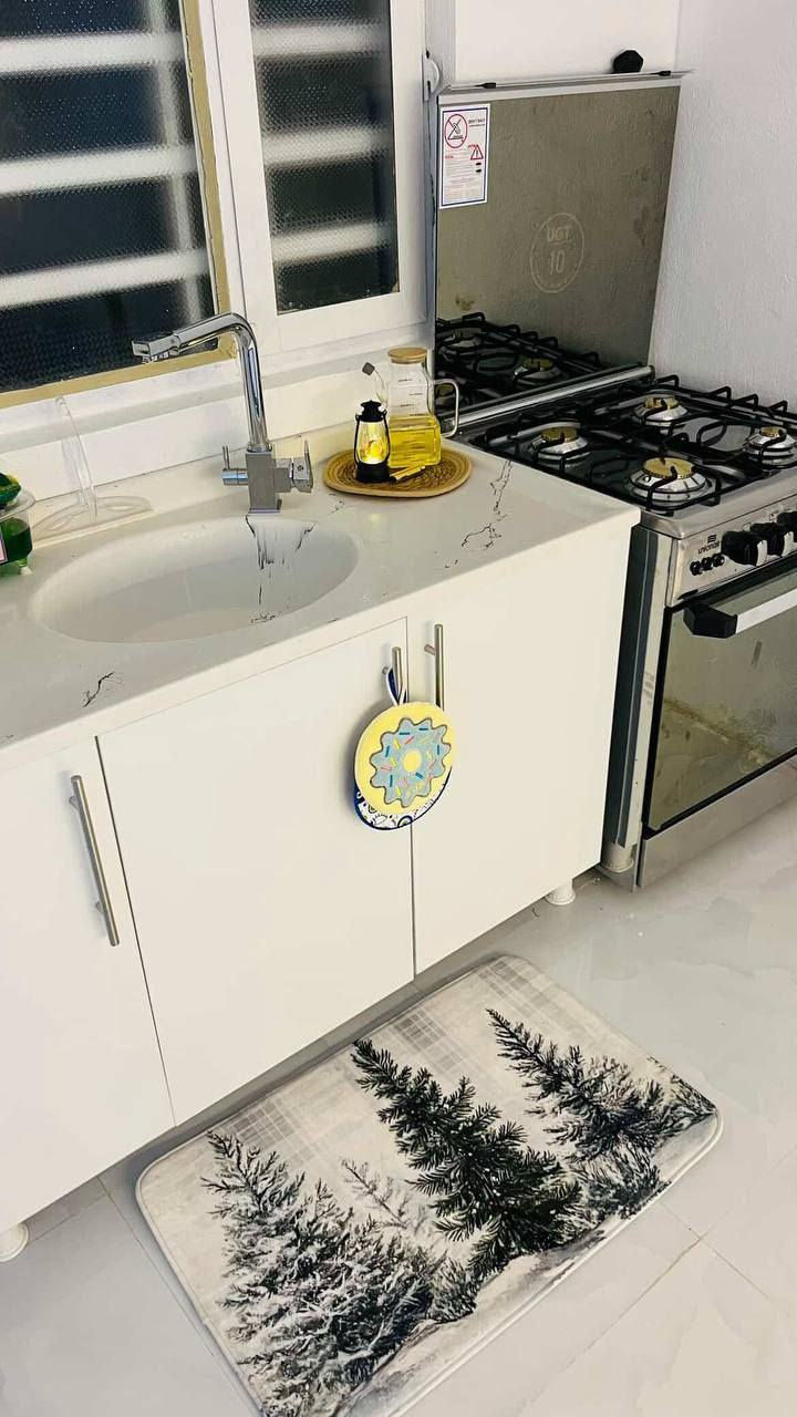 "‏إنها حياة واحدة قاتل لأجل ما تريد.💛

القياس 📏 
مترين ارضي وملحق ومتر وعشرين سنك مرمر 
السعر ((285الف 💛
توصيل مجاني مجاني 
سارع بحجز 🏃🏃


**إذا كنت صاحب هذا الإعلان وتريد حذفه لأي سبب، رجاءا أرسل رسالة إلى الدعم الفني**