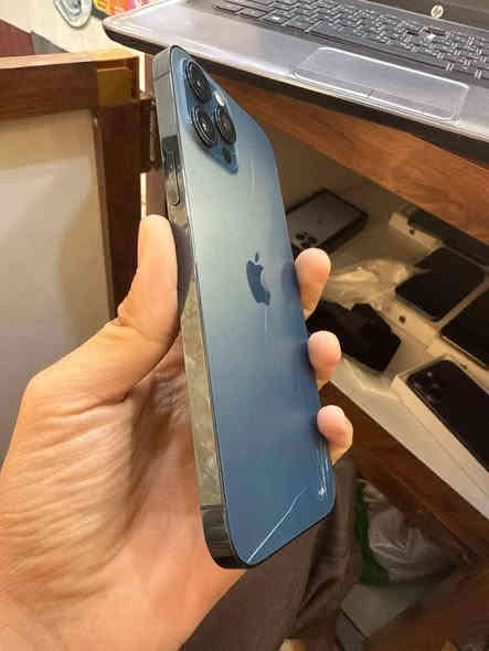 السلام عليكم للبيع ايفون12برو ماكس نضيف مابي كل مشكله فقط ضهر مكسور بطاريه بلاديه85 ذ256 كله شغال مابي كل مشكله فيس ايدي شغال مكان دوانيه سعر خاص او الاتصال علرقم اخوي‏‪0785 703 0722‬‏
