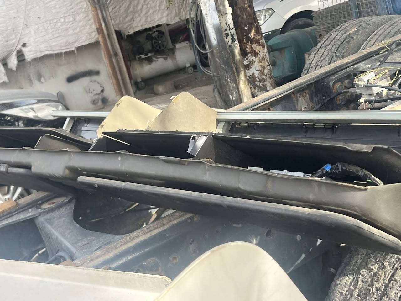 دشبول صقف اسكانيه بطه ١١٣مع معطرات جوانب ومعطر صقف 
لتواصل::::***********
