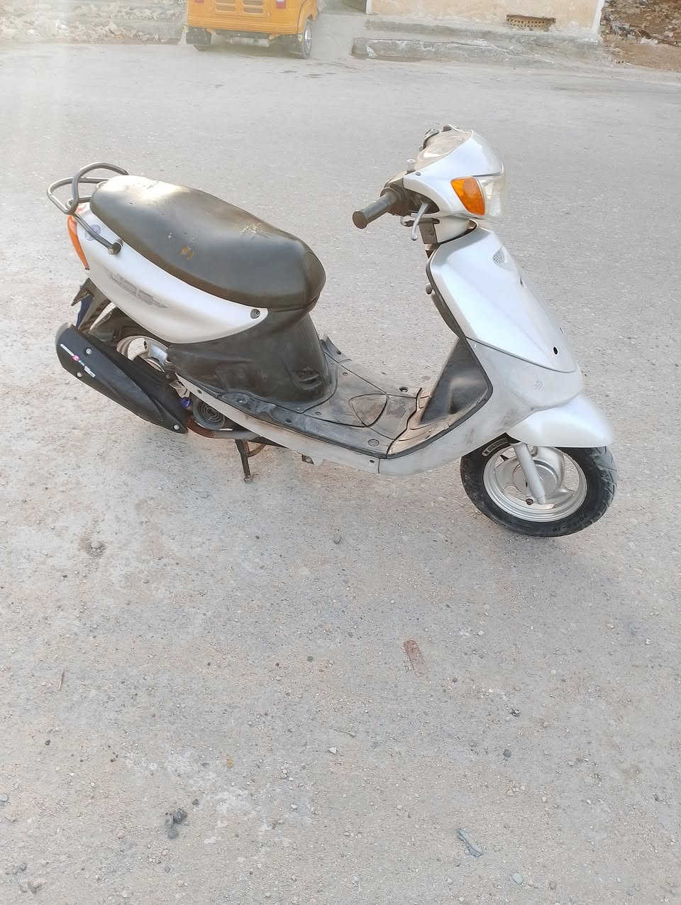 السلام عليكم 
من رخصة مدير الگروب

دراجه ماكس قجمة 120 للبيع 
دراجه تشتغل سلف وهندر بكل وقت 
الدراجه كابريتر بلادي 
السلف رياضي 
المكينه مفتوحه 
(الدراجة نقصها قمچي مال عداد سرعه فقط )
اوراق موجود 

العنوان بغداد الشعب 
السعر:375 وبيها مجال بسيط للشراي
رقم الهاتف: ***********
