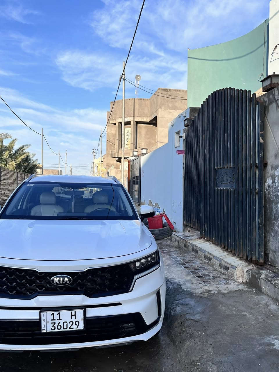 سلام عليكم
سورنتو للبيع 
السيارة بأسمي
مديل 2021
خليجي مكفولة ما عدا طخات بسيطة كما موضح بلسنوار لمعرفة السعر الاتصال على الرقم ***********
