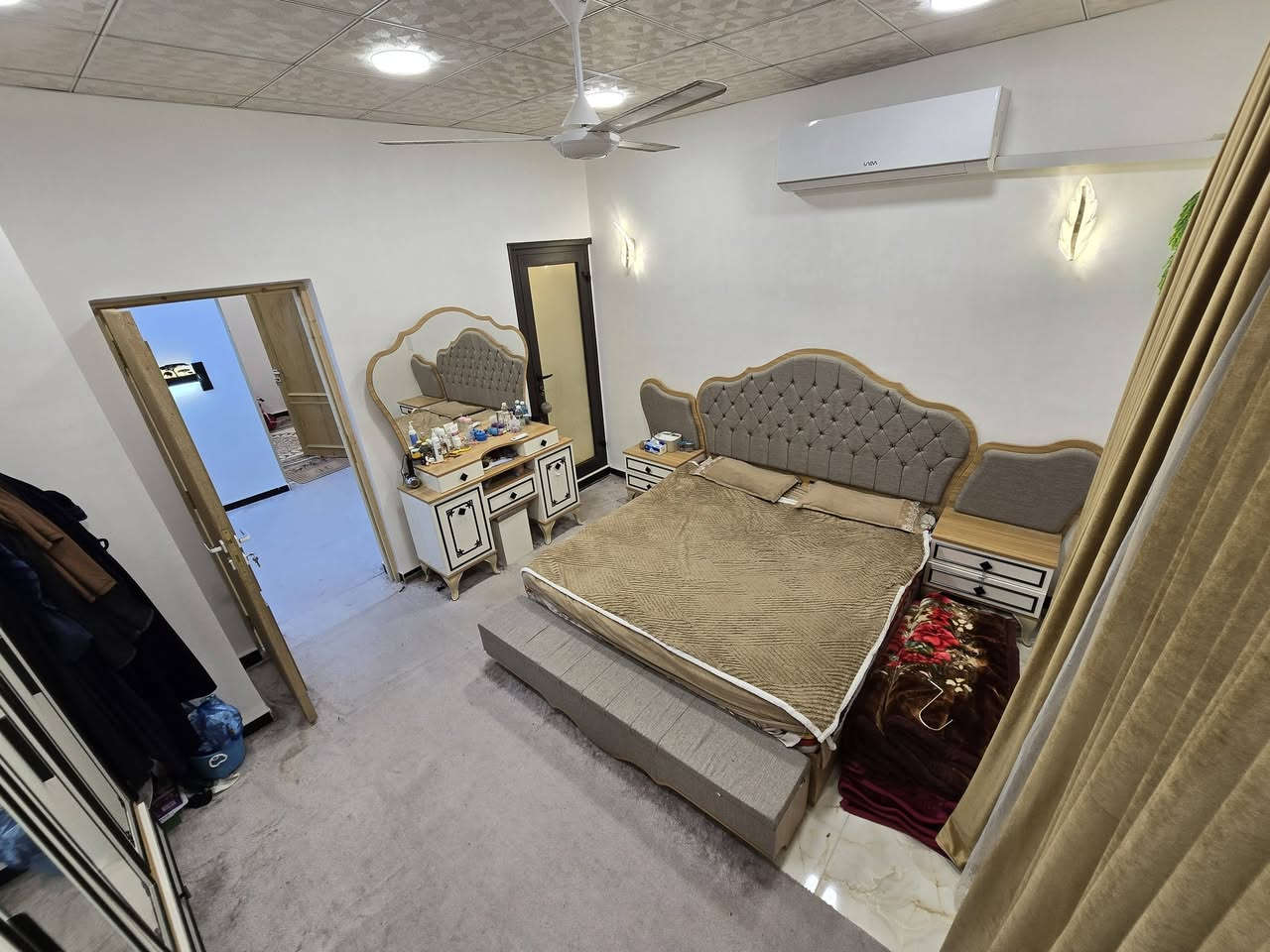 بيت 50 متر حي النداء للبيع درجة اؤلى البناء وموقعة غرفتين فوك وجوة صالة واسقبال وسعر مناسب ***********
@ الجميع
