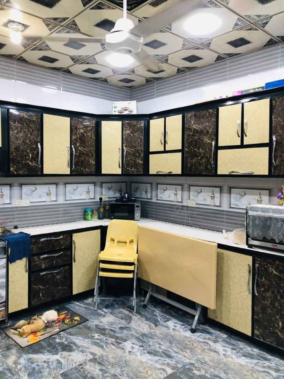 السلام عليكم......
꧁الدار للبيع ꧂

- الدار مساحته(١٧٥) هوه بل اصل 200 بس مجاوزين ع البيت وعندي كشف 

- مواصفات البيت حديث (2018)

(الطابق الاول) 

-هول
-استقبال
- غرف عدد 2
- مطبخ
- صحيات داخليه + خارجيه 
- حوش 

(الطابق الثاني) 

-غرف عدد 2
-ممر 
- صحيات 
- بلكونه اماميه وخلفيه 
- مخزن 

موقع البيت(كركوك القادسيه الثانيه) 

البيت فول سيراميك كرانيت وسقوف ثانويه للاستفسار ع السعر للتواصل اتصل علا رقم الهاتف 

꧁‏ *********** ‏꧂
