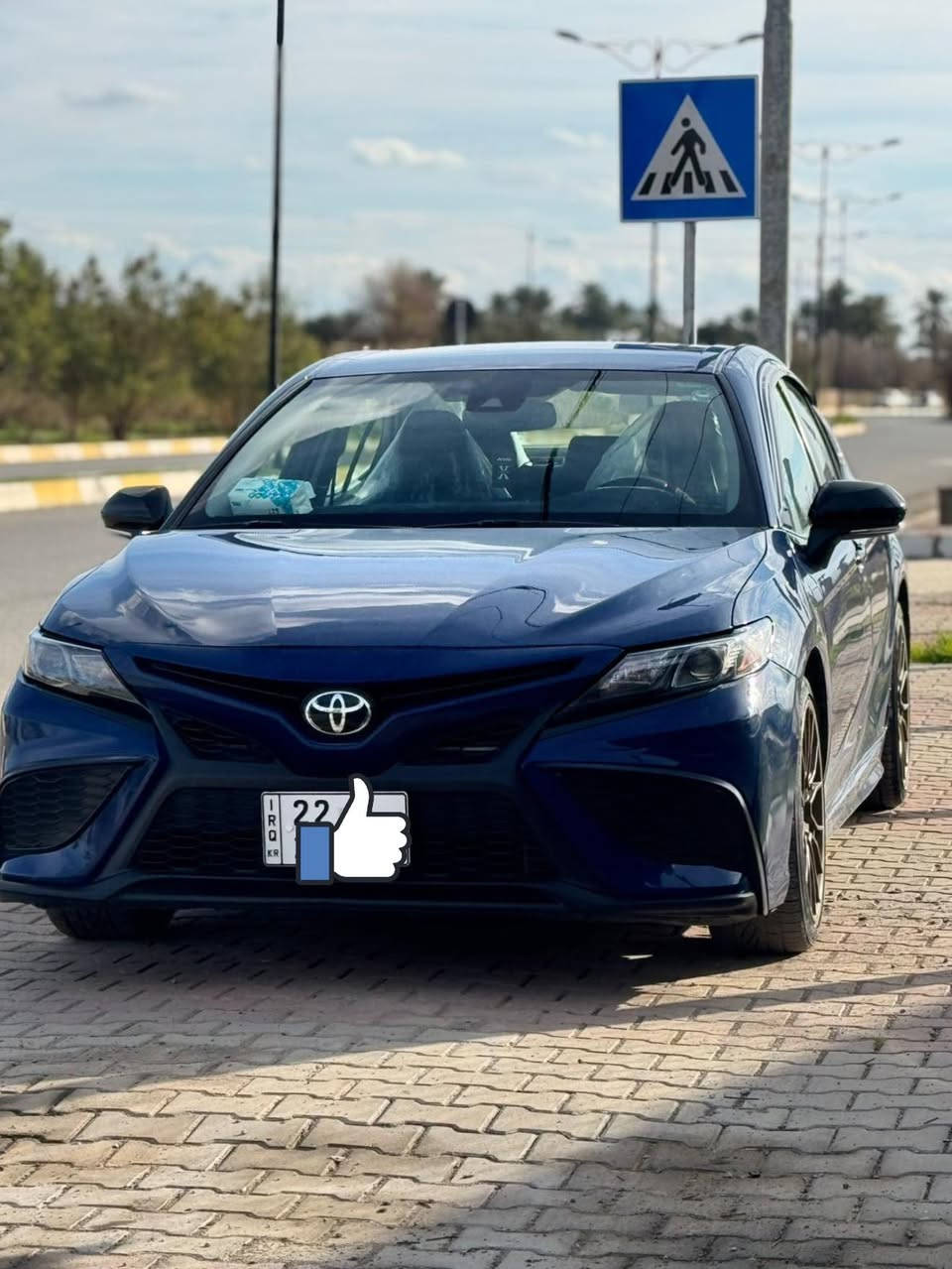 سلام عليكم للبيع فقط  تيوتا كامري رقم أربيل 
سنوية جديد بسمي   دفتر بانزين موجود 
موديل ٢٠٢٣ فئة seبلاك توب وارد كندي
محرك اربع سلندر بانزين 
مواصفات كشن جلد نقط عميه رادار جانبي 
بصمة    لون مميز نيلي 
سيارة جاهز من كل نواحي 
ضرار : قطعتين صبغ بدون دواخل ( چاملغ سايق +باب سايق).   بچم كبس    خلفي كبس 
سيارة ماشية٥٠ ميل 
سيارة بدون مصرف دينار واحد ما تصرف عليه 
محرك كير صدر تايرات كل شرط
رقم موبايل *********** 
مكاني كركوك سعر ٢٢٠$ بي مجال
