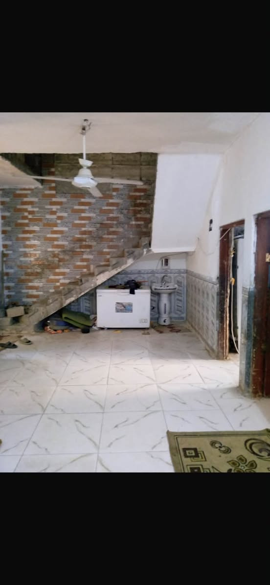 بيت  100 متر كونكريت  طابقين زراعي سند 117 للبيع كول الخدمات متوفره ماء الابي بالباب مجاري محولة كهرباء جديدة البيت طابق الاول براني +مطبخ +صالة +غرفة +صحيات داخليه وخارجيه طابق الثاني صاله و 3 غرف نوم وحدة كامله واثنين والصالة عوزهن لبخ البيت يصلح للزوار بي 4 العنوان كربلاء شبانات قرب دار الايتام والحولي ابو مهدي المهندس ال 100 يبعد عن الامام 4 كيلو السعر 37 مليون بي مجال قليل للاتصال ‭***********‬

