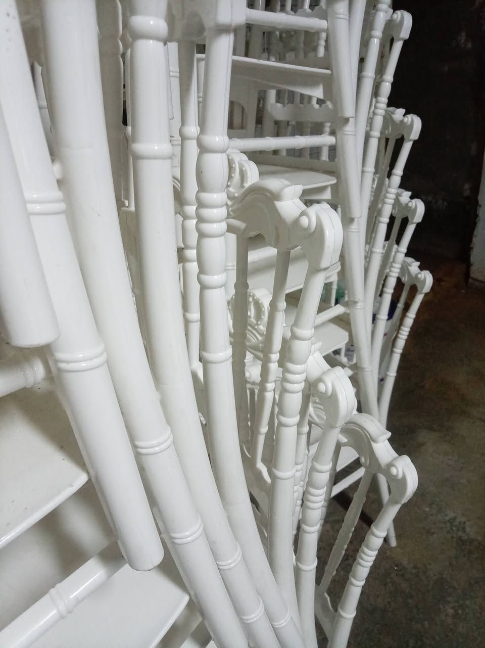 كرسي عظم عاج تاج متوفر عدد ١٠٠ جديد فقط سعر القطعه ١٠ الاف
عنواني حله
*********** متوفر توصيل كميات فقط
