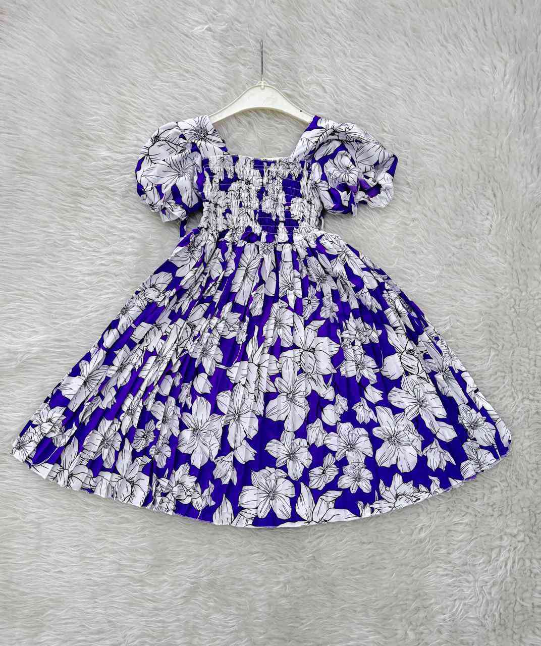 بدله بناتي الدرزن 3 الوان 
الخامه درجه اولى 
قياس 2 / 7  سنه 
الدرزن ٤٥ الف لاستفسار واتساب ***********
