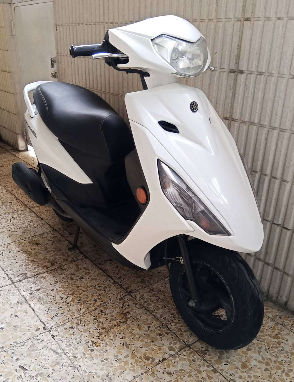 السلام عليكم
اكزز Z  الحديث
 ياباني قبغ نفخ استاند كهربائي 
مكينه بلادية  كفر بلادي
كل شي شغال نقصه قمجي كيلو متر فقط 
مكان الدراجة بالصالحية 
السعر  950  قفل بدون عملة 
للاستفسار  ***********
