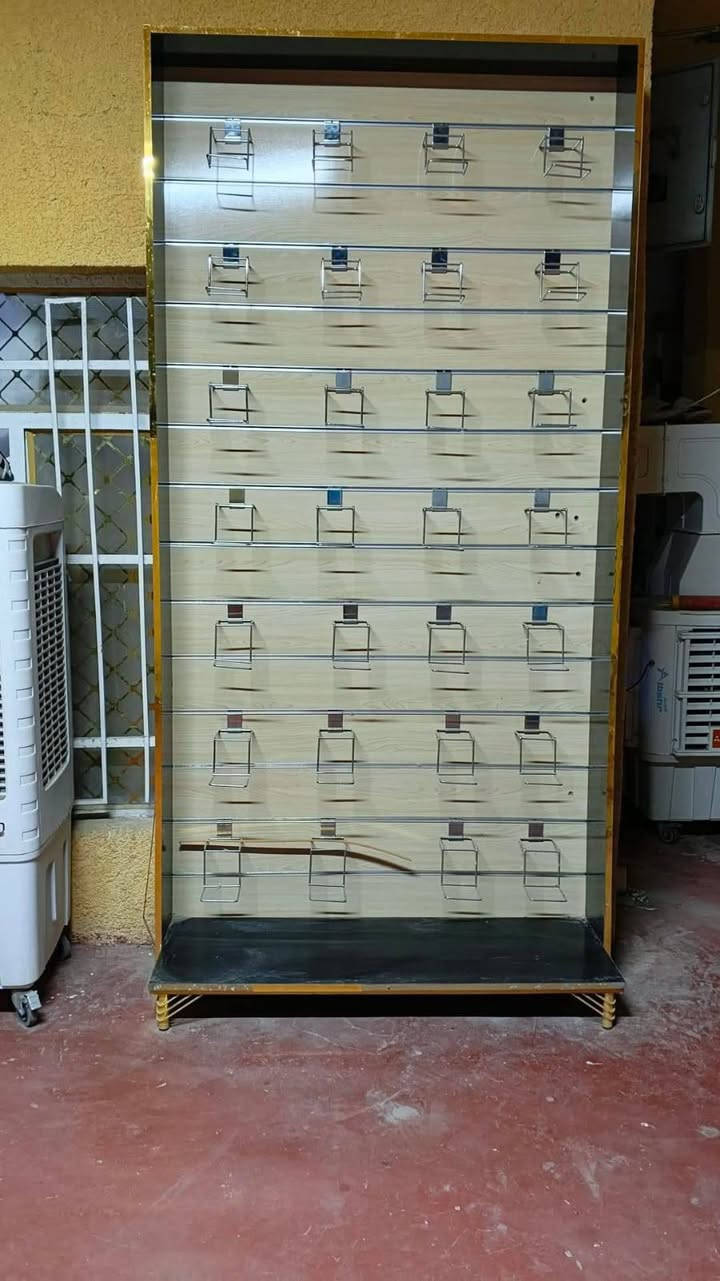 عارضات احذيه نظيفات جدآ تفيد محلات الاحذيه والي عدهم مشاريع وسعرهم كلش حلو اي استفسار 
اتصلو على هذا الرقم 
‏‪***********‬‏
