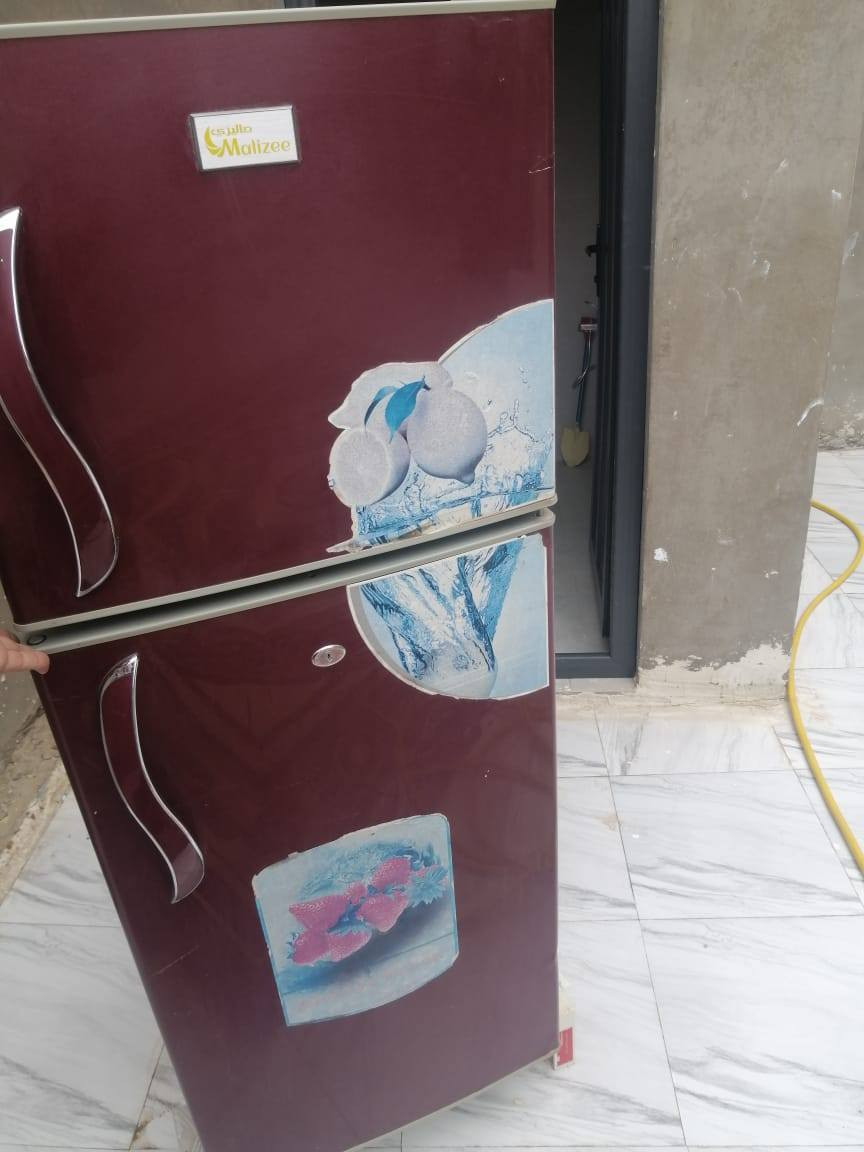 السلام عليكم.    ثلاجه نضيفه.  شرط تجميد.  125. وبيه مجال. وزاويه تسكام.  للبيع.   60.  وبيه مجال وكاروك حديد تسكام     للبيع.    55.   وبي مجال    الاتصال عله رقم ***********.  موجود واتساب
