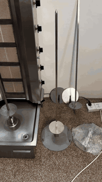 للبيع شواية شاورما عدد 2 استعمال قليل صناعة تركيا استيرادي سل ستيل 5 عيون حرارة عالية وصرف غاز قليل قاعدة سلايت شيش دوار ماطور ويه كل شواية قاعدة شد الحم وشيش إضافي مكاني كربلاء  ***********
