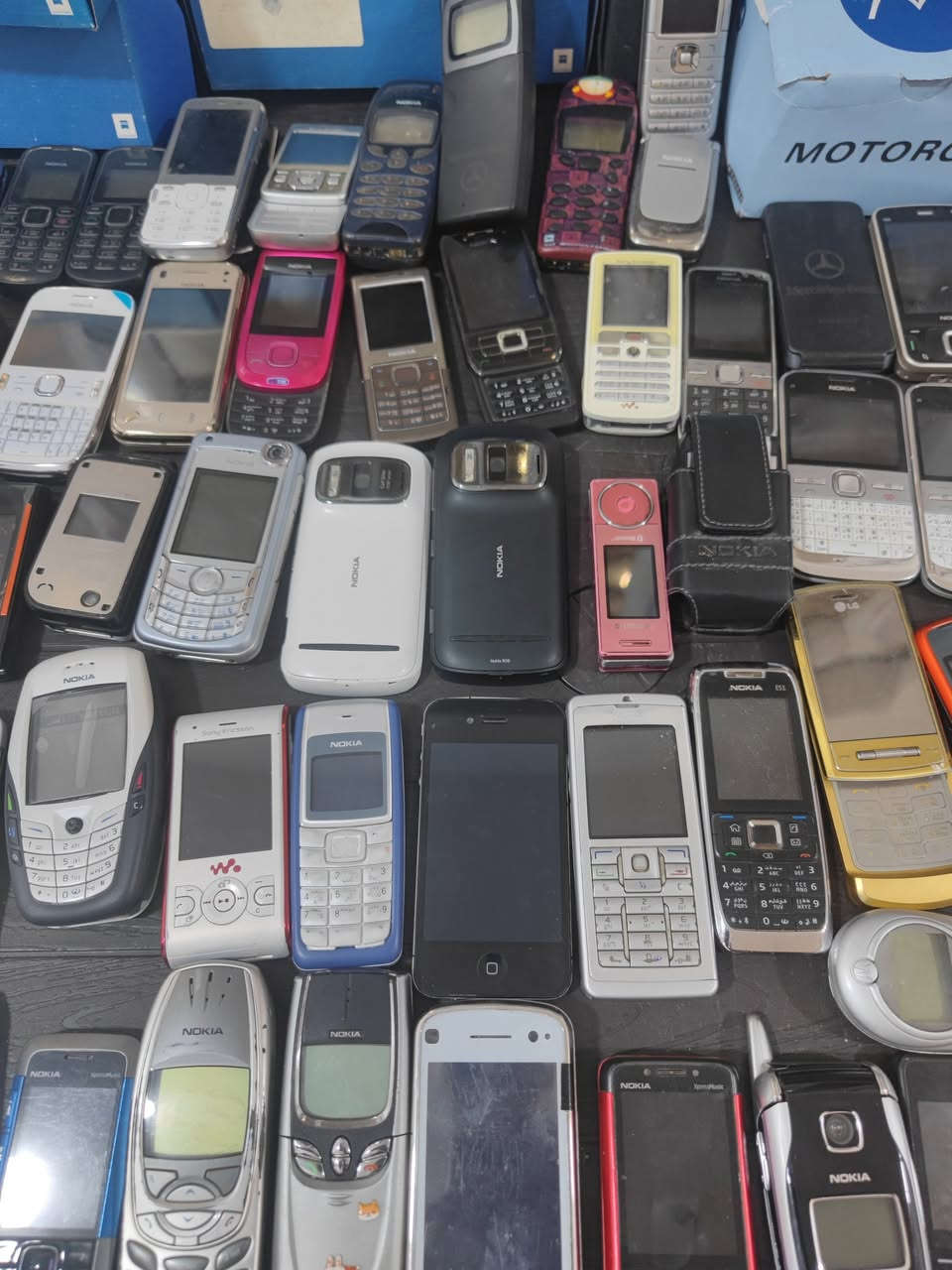 للبيع اجهزه قديمه مكاني البصره يوجد توصيل للمحافظات الاتصال ***********
***********
