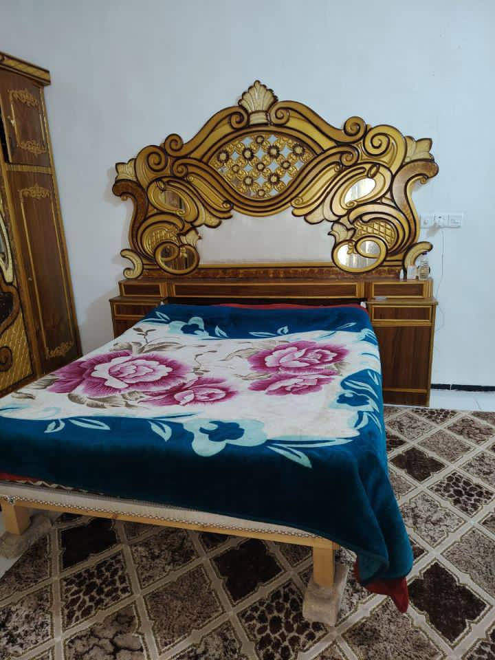 إسلام اعليكم غرفه كلش نضيفه في معرض ومزاد الثقه قرب مجسر رازي ***********
