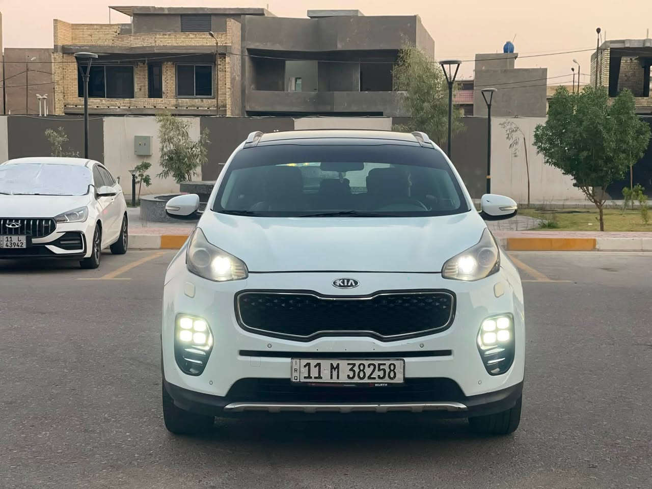 السلام عليكم للبيع سبورتج
موديل 2017 خليجي فول مواصفات
محرك 2000 دوش المرغوب
رقم بغداد الجديد سنويه بسمي
بيهه صبغ بنيد بدون دواخل 
بدون ايرباك وطخه بين البابتين
ومصبوغ ع كدهن فقط بدون دواخل
السونار موجود السعر 155$ورقه
وبيهه مجال بسيط حك الجيه
مكان السياره بغداد ظباط حي الجهاد
للاتصال ***********
