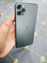 للبيع ايفون 11برو ماكس نضافة 90‎%‎ بطارية 71 شرط مامفتوح بس  السماعة ا...