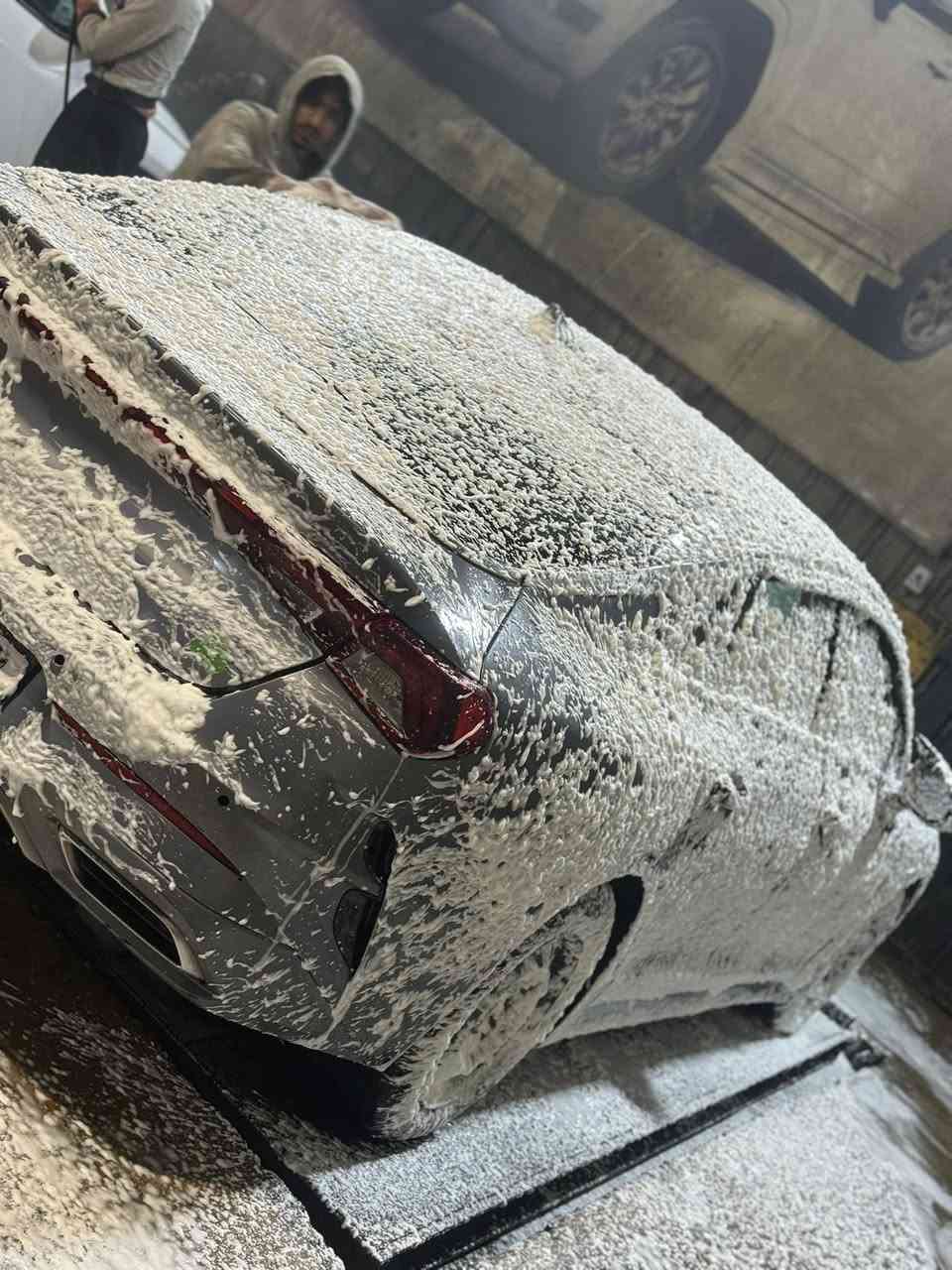 السلام عليكم  كي فايف موديل2023 مكينه1600تيربو بيه منضومه غاز موديل 2023 معوقين حادثة ب امريكا مجفيه

ماشيه 91الف كيلو 

تشغيل عن بعد

رقم بغداد 

نضام قياده
اربع مودات قياده

قياده مسار
تبريد بيانو
كير 8 نمر
اناره سستم كامل
و بيه بعد مواصفات 
السياره جديده و استخدام شخصي 

رقم بغداد الإنكليزي 

السعر 135و بيه مجال 

***********
