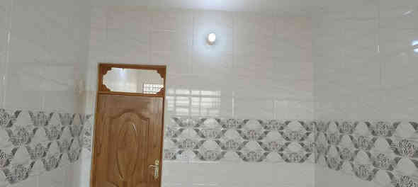 السلام عليكم عندي بيت بلعباسيه بحي الشهداء بيت يتكون البيت من غرفتين وصاله ومطبخ واستقبال وبيتونه صحيات داخليه وخارجيه البيت طابو زراعي المساحه ١٥٠ متر الاستفسار على هذا الرقم *********** اني مكلف بلنشر اتصل على الرقم
