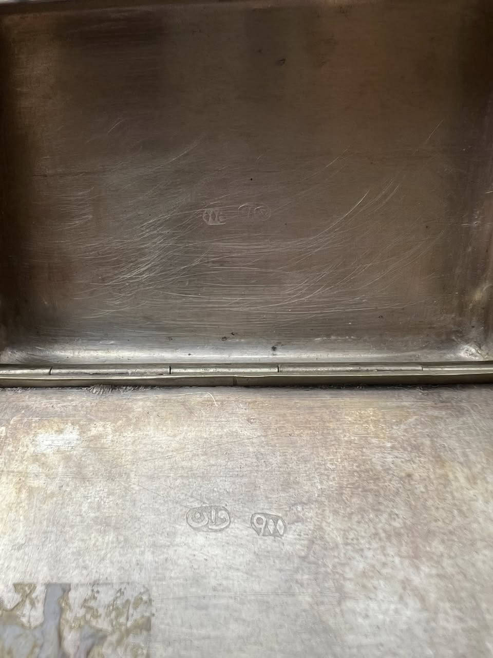 علبة سكائر وان عثماني قديم معه مشرب مختومه والوزن باين بل صوره لمعرفة سعر الغرام تواصل خاص


**إذا كنت صاحب هذا الإعلان وتريد حذفه لأي سبب، رجاءا أرسل رسالة إلى الدعم الفني**