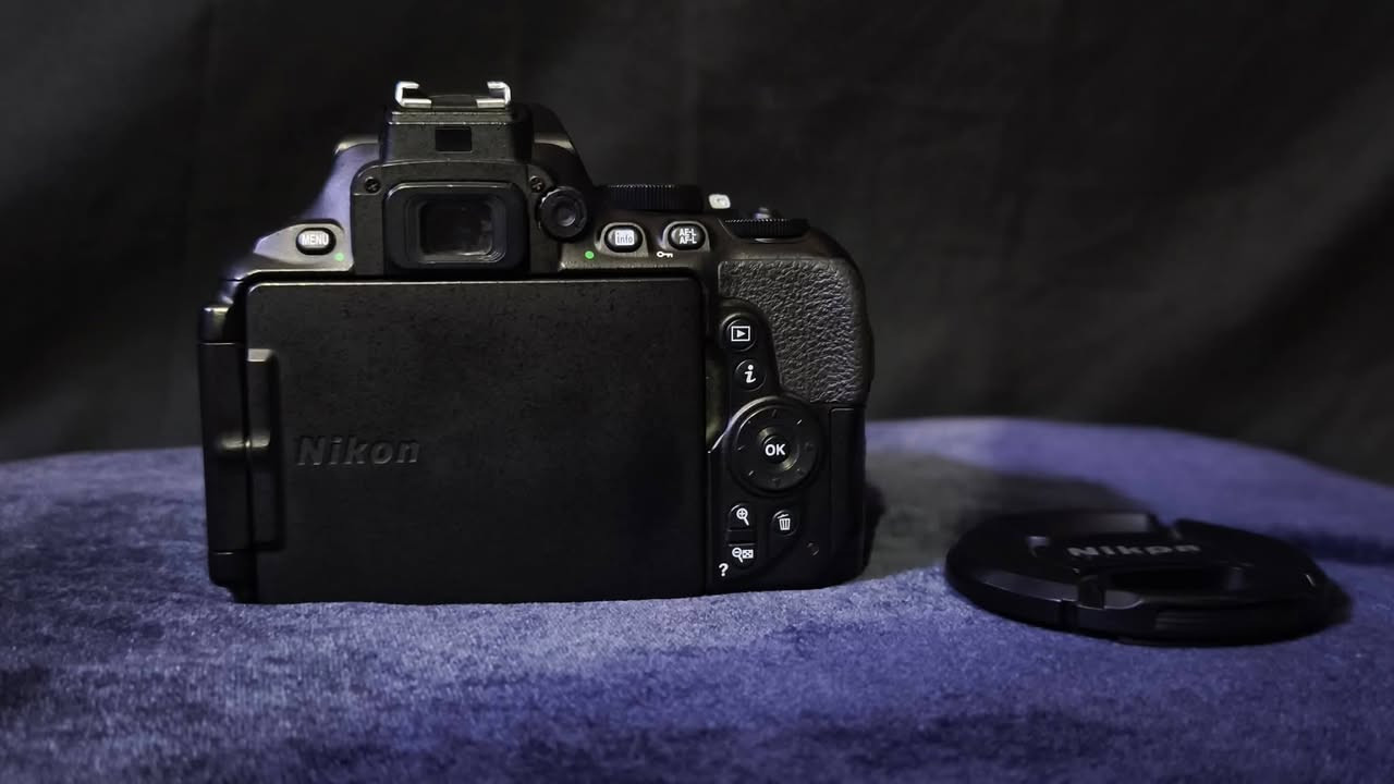 كامره نيكون 5600 نظافه 98 وعدسع 18.140 وبطاريه وحده وتوصاله لتحويل الصور من الكامره التلفون وكفر حامي شاشه العدسه
شاشه لمس و قلاب
تدعم Wi-Fi وتدعم البلوتوث
العدسة الاصلية 18 - 140 vr 
رام 32.توصاله لنقل الصور .
السعر 500 وبيه مجال 
بغداد مدينة الصدر 
انستا m_o_5.d
*********** واتساب هاتف 
تيليجرام m_o_5d@
