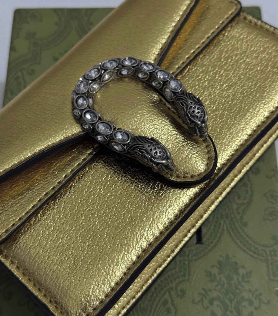 توفرت عندي جنطة ماركة كوچي يجي بيها كود وختم ويجي وياها بوكس حجم صغير


**إذا كنت صاحب هذا الإعلان وتريد حذفه لأي سبب، رجاءا أرسل رسالة إلى الدعم الفني**