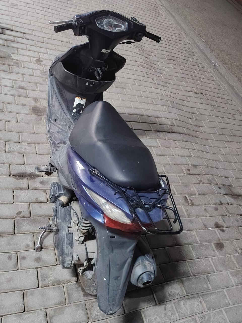 سلام عليكم دراجه لبيع ادرس ياباني سلف هندر شغال سعرها 350 شراي *********** مكان بغداد الحسينيه
