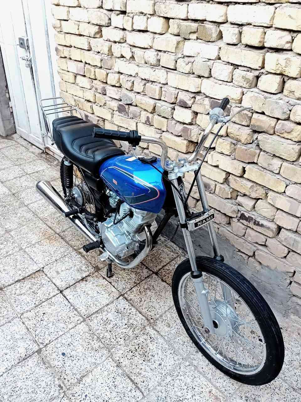 السلام عليكم دراجة نامة للبيع شاصي نامة ارشا موديل 2016 (اوراق اصولي) الدراجة مكفولة من الطول للطول مامفتوح بيها برغي اشتغلت اول اسبوعين او سحكت انوب تركتها صارلها 3 اشهر البارحة طلعتها واريد ابيعها الدراجة ماماشية ابد المكينة جديدة بالباكيت نامة الاصلي مو امتياز او كلها اصلية الغراض سيد خلدون مكينة مجمع ماكس ويمك الحساب السعر خاص الرقم، ***********
