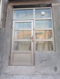 #للبيع ..  🔴 جام خانة بيها باب الفتحه خارجية ارتفاع 2.60  العرض 1.90 🔴...