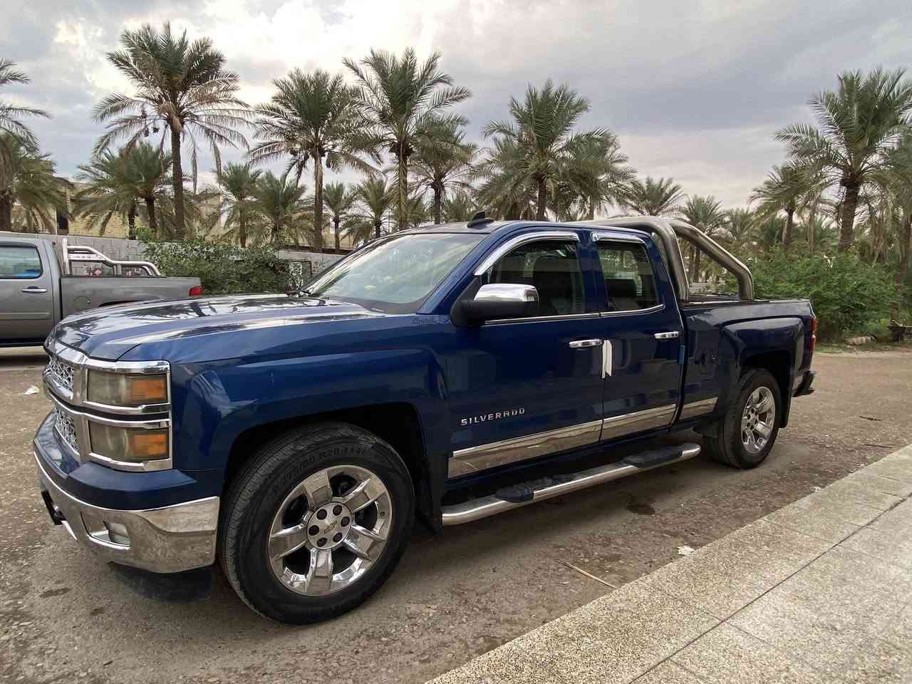 سلام عليكم سلفرادو ٢٠١٥ للبيع او المرواس ب هايلوكس ٢٠١٤ بانزين سعر  السياره 150$حادث طلقات نار  *********** واتساب
